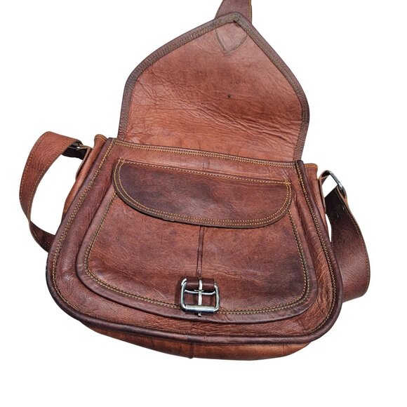 Komal Passion Brown Leather Crossbody Saddle Bag Buckle Closure Adjustable Strap - Picture 4 of 12